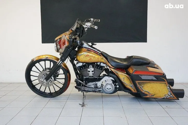 Harley-Davidson FLHTCU Image 8